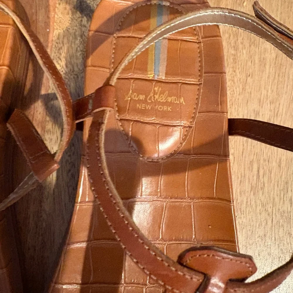 Sam Edelman Naomi Tan T-Strap Sandals - Picture 7 of 11